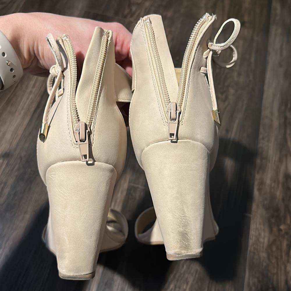 CHINESE LAUNDRY | CAMOMILE WEDGE SANDAL - Picture 6 of 8